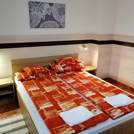 Csipkehaz Apartman Cserkeszőlő Екстериор снимка