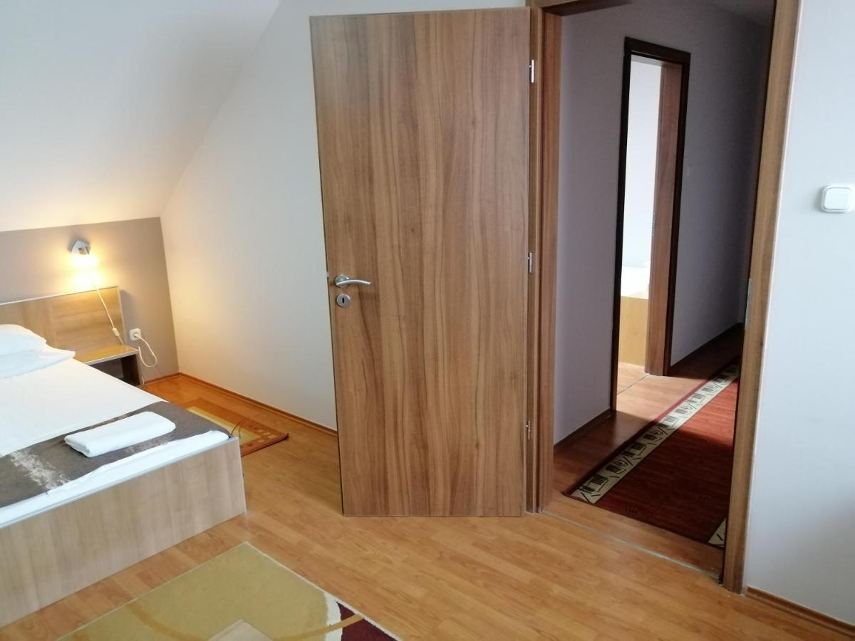 Csipkehaz Apartman Cserkeszőlő Екстериор снимка