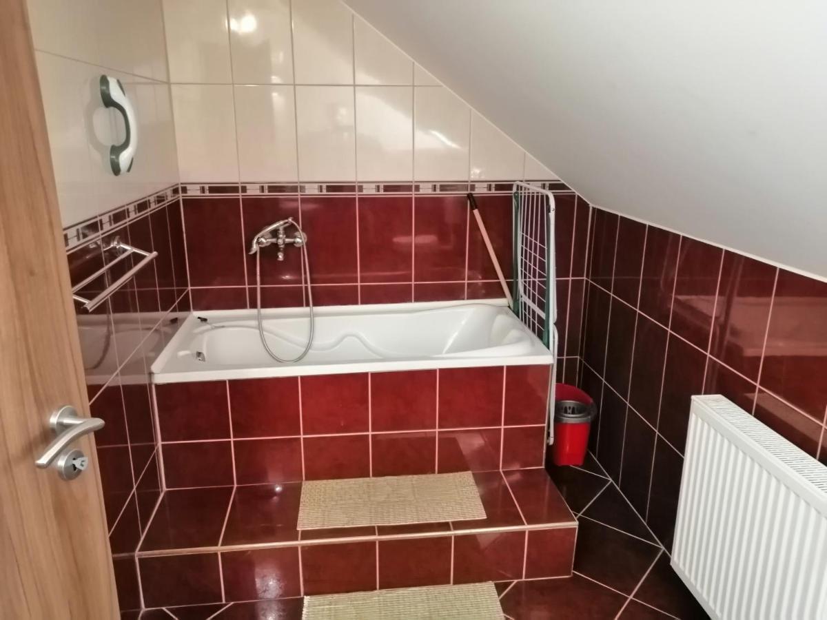 Csipkehaz Apartman Cserkeszőlő Екстериор снимка