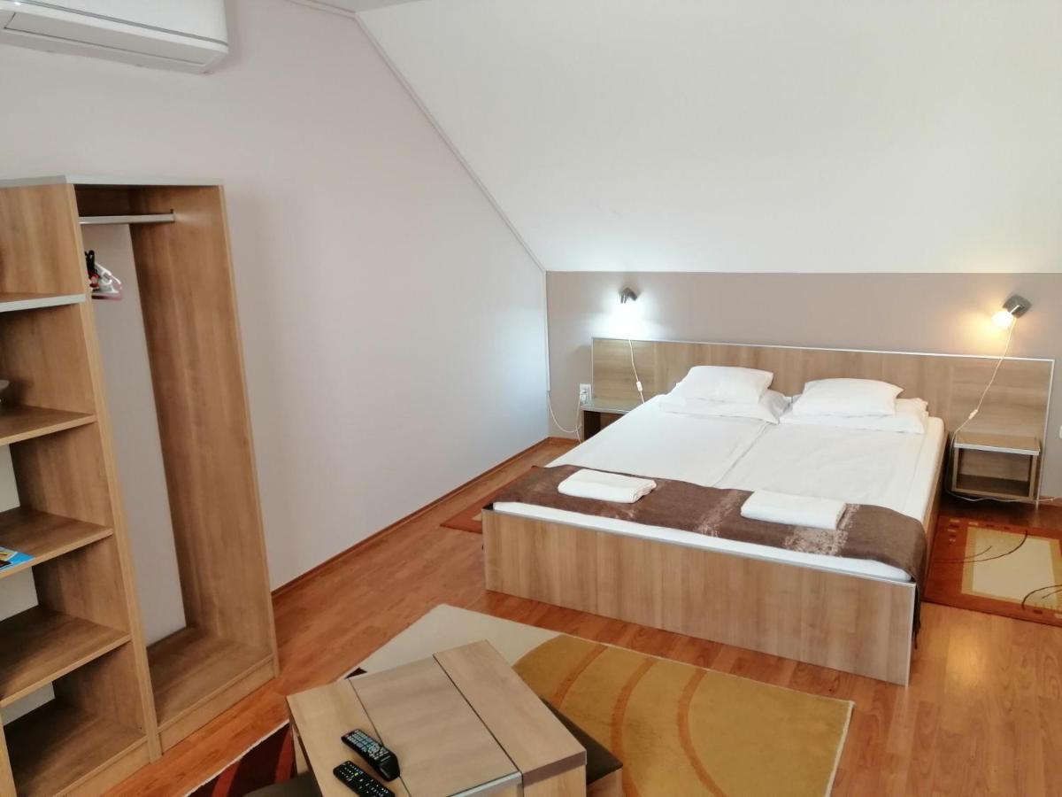 Csipkehaz Apartman Cserkeszőlő Екстериор снимка