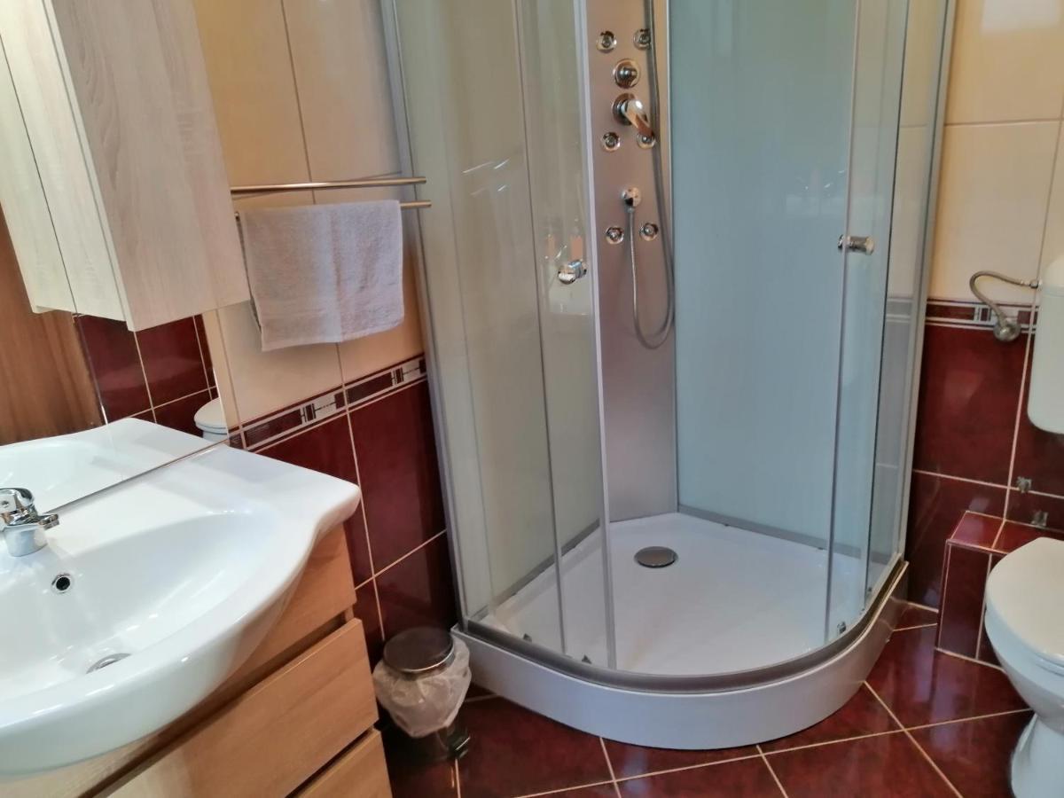 Csipkehaz Apartman Cserkeszőlő Екстериор снимка