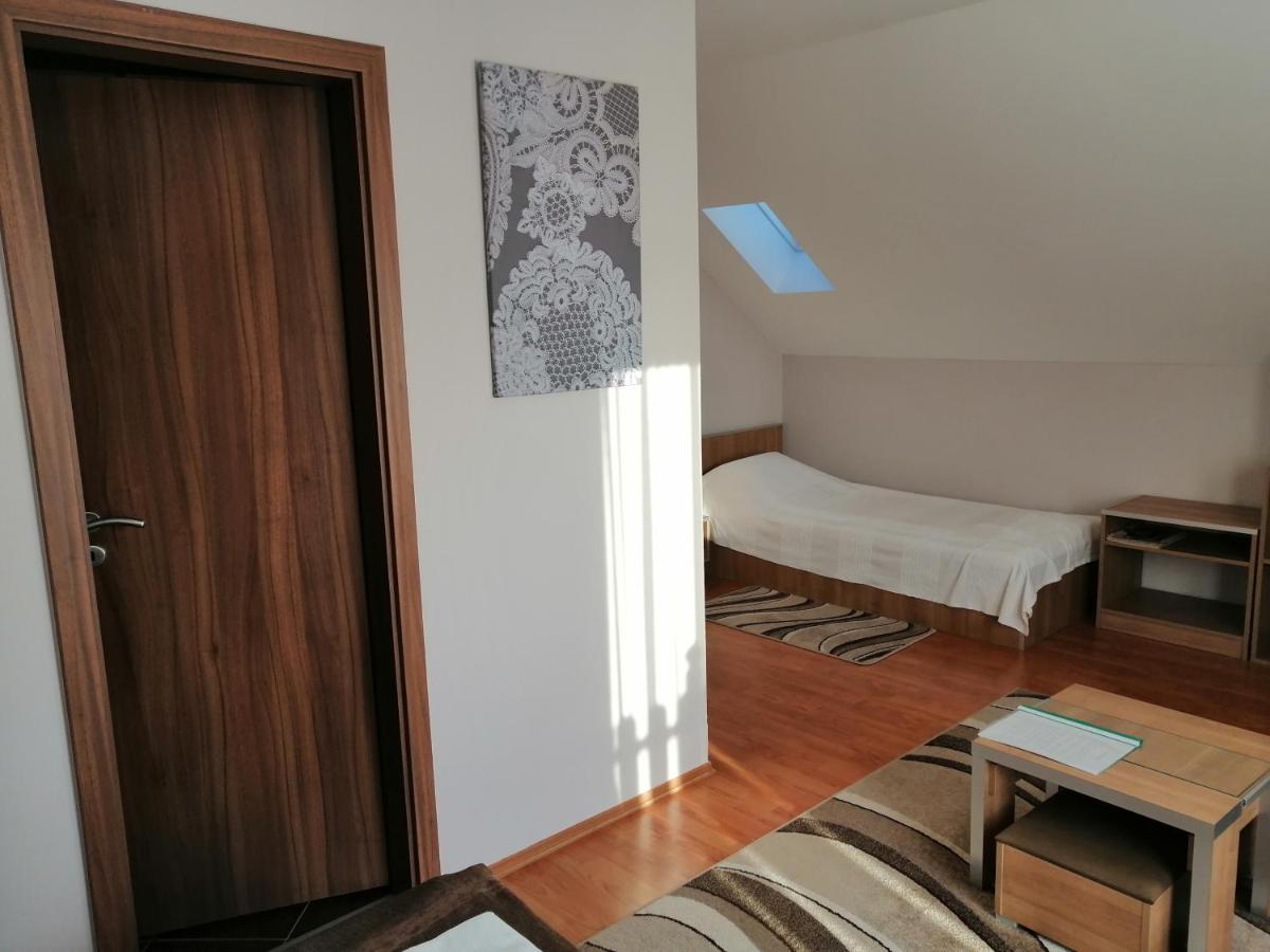 Csipkehaz Apartman Cserkeszőlő Екстериор снимка