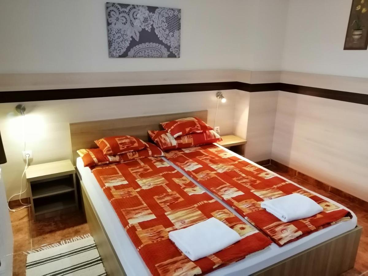 Csipkehaz Apartman Cserkeszőlő Екстериор снимка