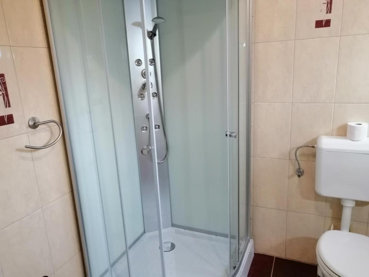 Csipkehaz Apartman Cserkeszőlő Екстериор снимка