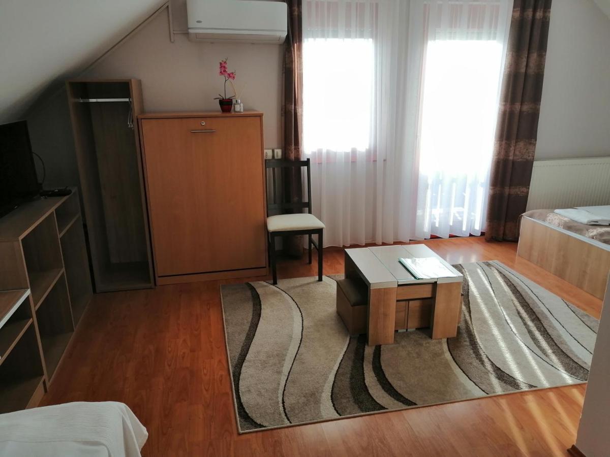 Csipkehaz Apartman Cserkeszőlő Екстериор снимка