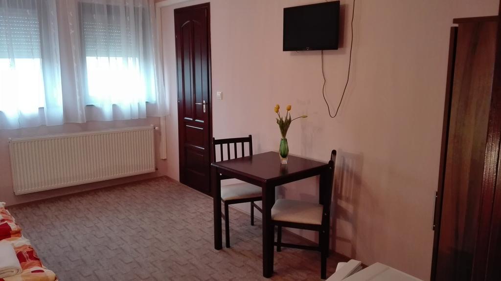 Csipkehaz Apartman Cserkeszőlő Екстериор снимка