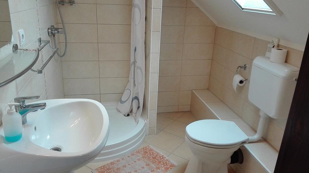 Csipkehaz Apartman Cserkeszőlő Екстериор снимка
