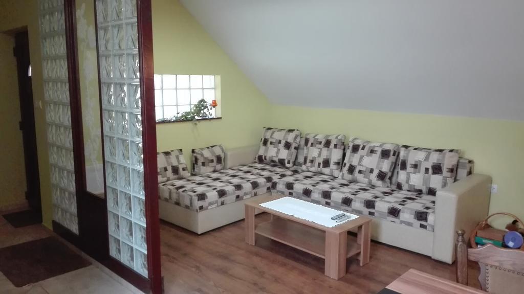 Csipkehaz Apartman Cserkeszőlő Екстериор снимка
