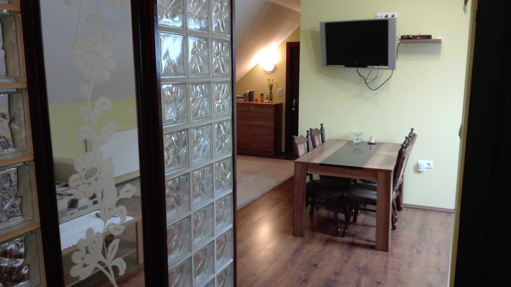 Csipkehaz Apartman Cserkeszőlő Екстериор снимка