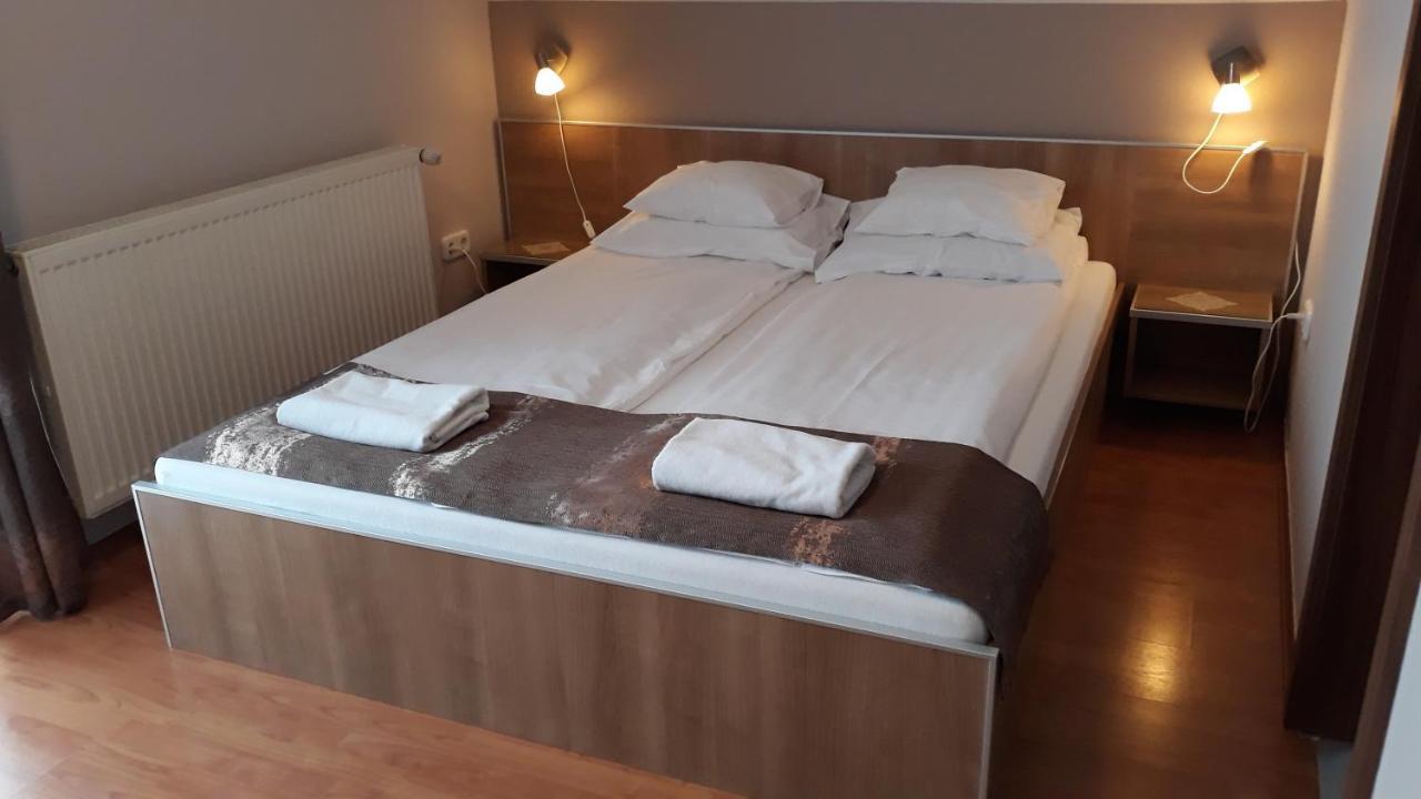 Csipkehaz Apartman Cserkeszőlő Екстериор снимка