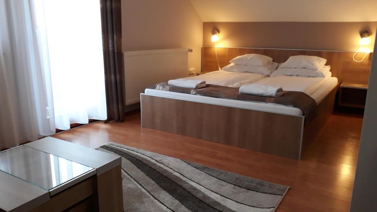 Csipkehaz Apartman Cserkeszőlő Екстериор снимка