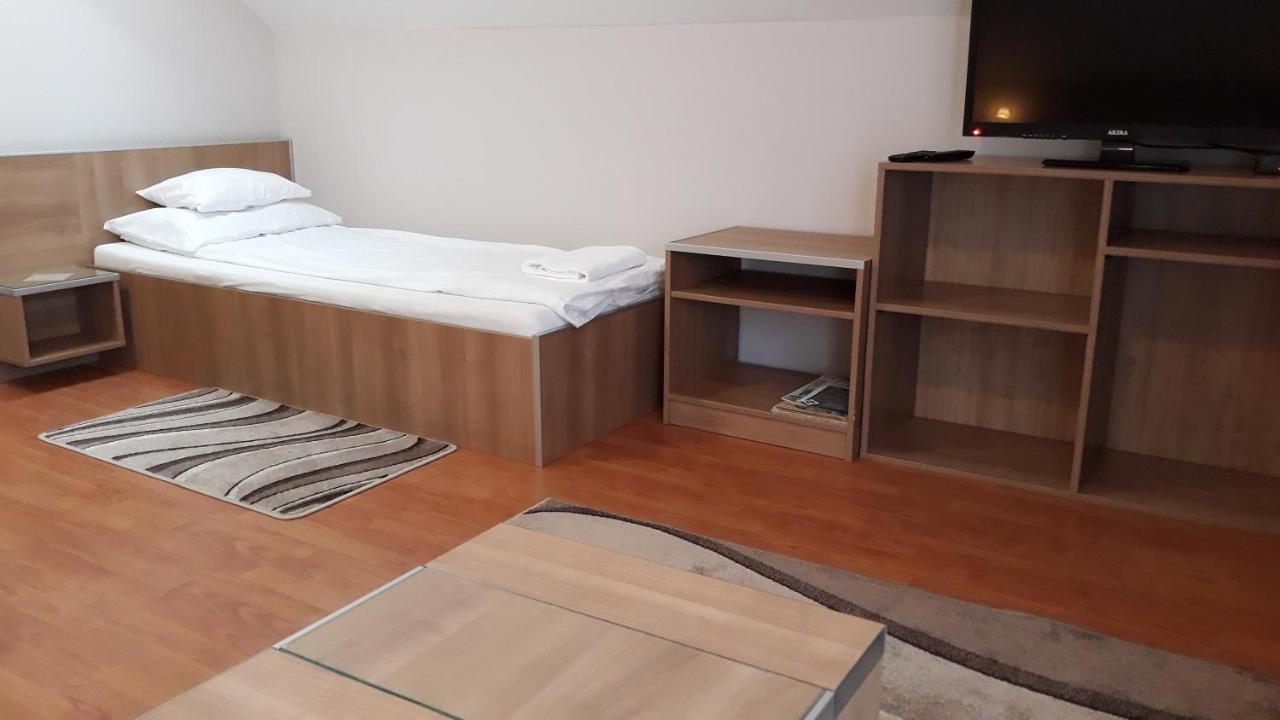 Csipkehaz Apartman Cserkeszőlő Екстериор снимка